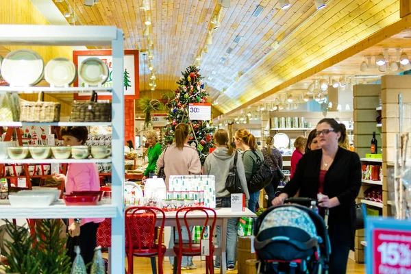 Typische Noord-Amerikaanse over Black Friday shopping mall — Stockfoto