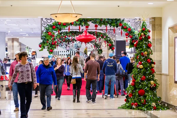 Mall-ul tipic din America de Nord la cumpărături Black Friday — Fotografie, imagine de stoc