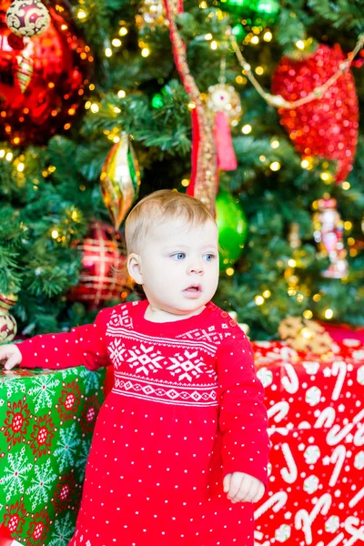 Baby girl next to Christmas tree — Stock Photo, Image