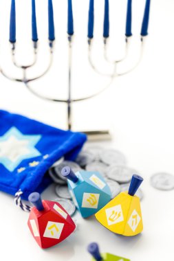 Gümüş simgeleri, Hanukkah ile renkli sevinçler