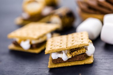 Taze kızarmış smores