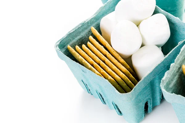 Smores station med stora vita marshmallows — Stockfoto