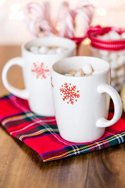 Hot chocolate with small white marshmallows — Stock Photo, Image