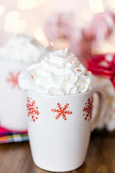 Hot chocolate with whipped cream and crashed peppermint candies — Stock Photo, Image