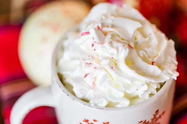 Hot chocolate with whipped cream and crashed peppermint candies — Stock Photo, Image