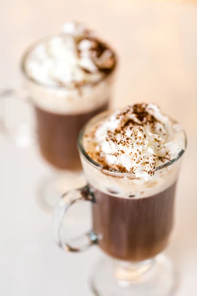 Hot chocolate with whipped cream and cocoa powder — Stock Photo, Image