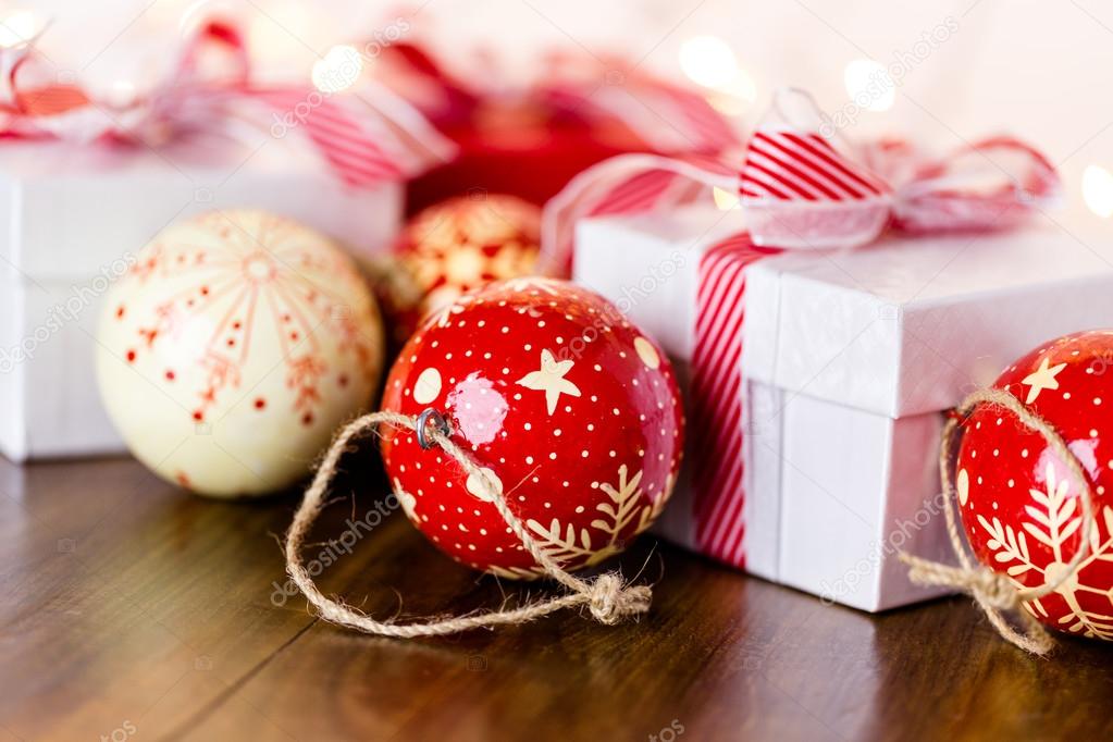 Adornos de Navidad hechos a mano vintage — Foto de stock ... Adornos de Navidad hechos a mano vintage — Foto de stock ...