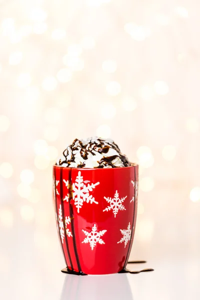 Hot chocolate with whipped cream and chocolate — Stock Photo, Image