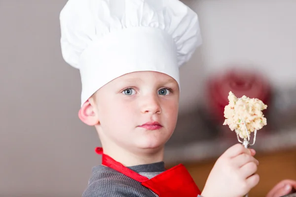 Malý chlapec pečiva — Stock fotografie