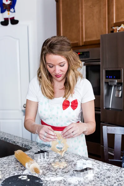 Beautiful young woman Making cookies — Stock Photo, Image