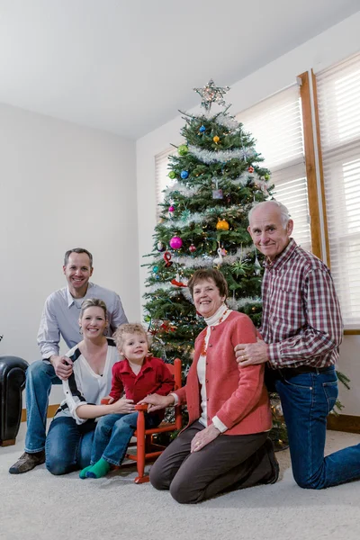 Family decorating Christmas tree — Stock Photo, Image