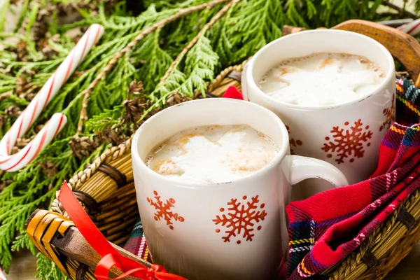 Chocolate caliente con malvaviscos caseros . — Foto de Stock