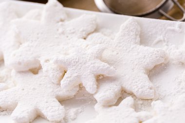 Kar taneleri şekillerde Marshmallows yapma