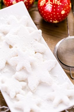 Kar taneleri şekillerde Marshmallows yapma