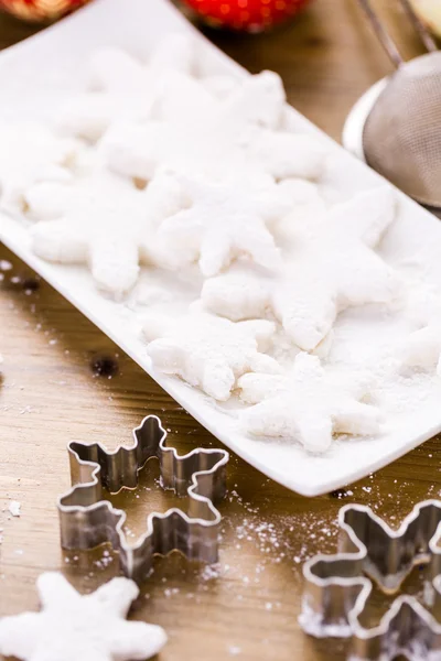 Maken van marshmallows in vormen van sneeuwvlokken — Stockfoto