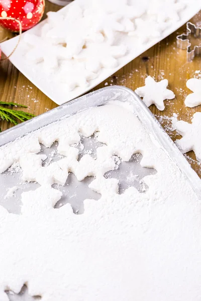 Maken van marshmallows in vormen van sneeuwvlokken — Stockfoto