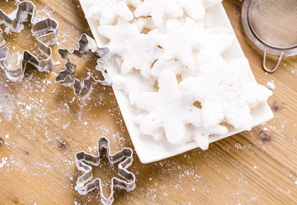 Maken van marshmallows in vormen van sneeuwvlokken — Stockfoto