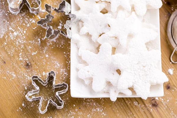 Maken van marshmallows in vormen van sneeuwvlokken — Stockfoto