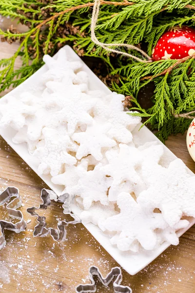 Maken van marshmallows in vormen van sneeuwvlokken — Stockfoto