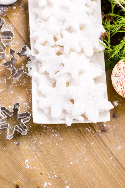 Maken van marshmallows in vormen van sneeuwvlokken — Stockfoto