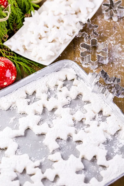 Maken van marshmallows in vormen van sneeuwvlokken — Stockfoto