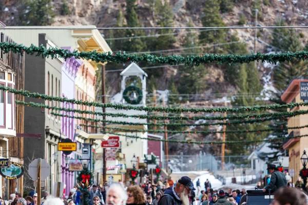 Pessoas andando no mercado anual de Natal — Fotografia de Stock