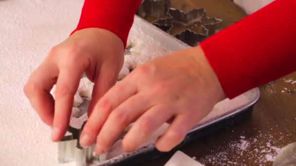 Hacer malvaviscos en forma de copos de nieve — Vídeos de Stock