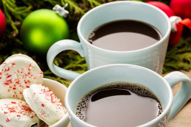 Bardak sıcak çikolata ile