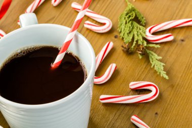 Bardak sıcak çikolata ile