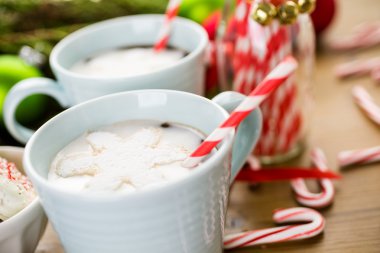 Sıcak çikolata şekerleme şeklinde kar tanesi.