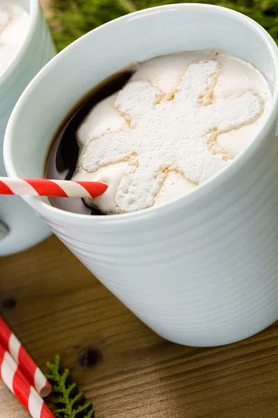 Hot chocolate with snowflake shaped with marshmallows — Stock Photo, Image