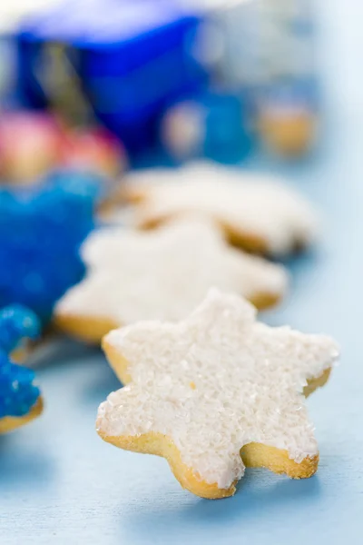 Białe i niebieskie gwiazdy ręka cookies cukru matowego — Zdjęcie stockowe