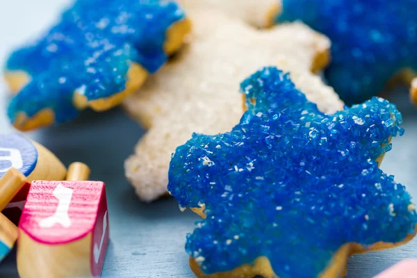 Hanukkah stelle bianche e blu biscotti glassati a mano di zucchero — Foto Stock