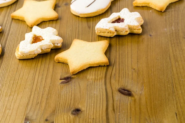 Sugar cookies i form av snögubbe, stjärnor och julgran — Stockfoto