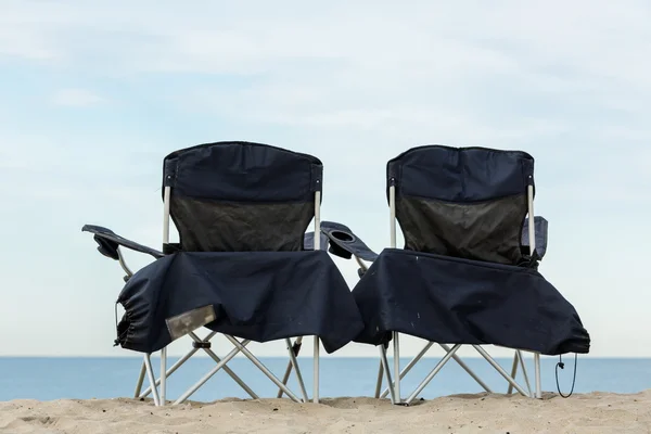 दो समुद्र तट कुर्सियों — स्टॉक फ़ोटो, इमेज