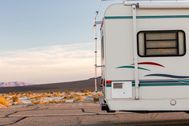 Ölüm Vadisi kamp karavan