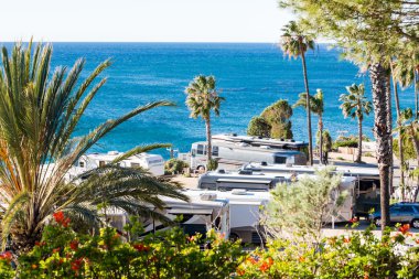 Kış Kaliforniya'da kamp karavan