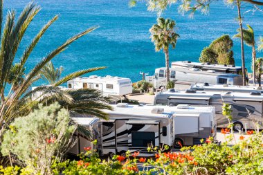 Kış Kaliforniya'da kamp karavan