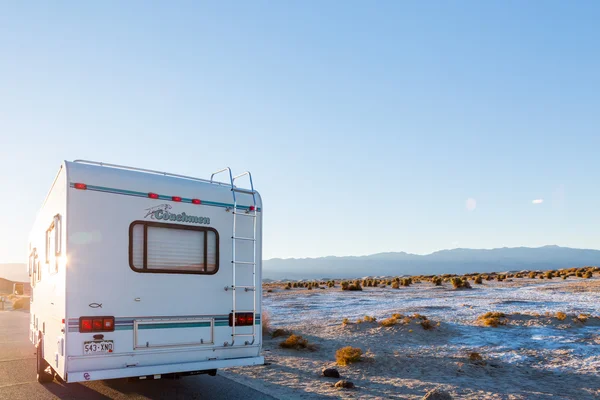 RV acampando no Vale da Morte — Fotografia de Stock