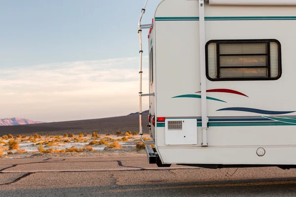 Camping RV en Death Valley —  Fotos de Stock