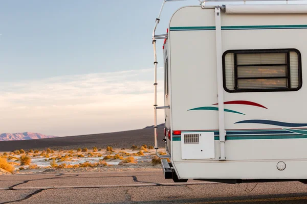 Camping RV en Death Valley —  Fotos de Stock