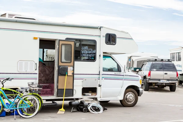 Kış Kaliforniya'da kamp karavan — Stok fotoğraf