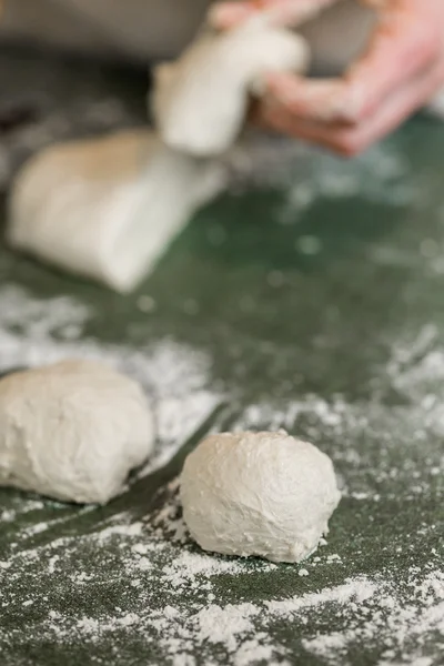 Panecillos artesanales de masa fermentada —  Fotos de Stock