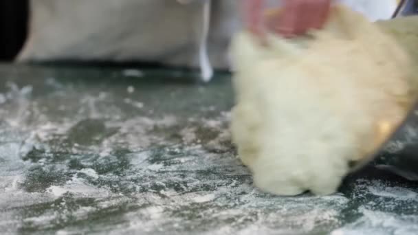 Panadero preparación de pan artesanal masa madre cena — Vídeos de Stock