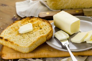 Hamur mayası ekmek tereyağı ile