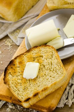 Hamur mayası ekmek tereyağı ile