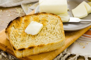 Hamur mayası ekmek tereyağı ile