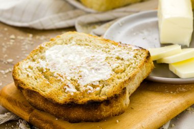 Hamur mayası ekmek tereyağı ile