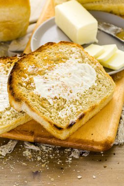 Hamur mayası ekmek tereyağı ile