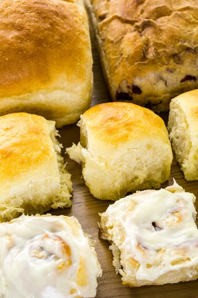 Freshly baked sourdough breads and cinnamon rolls — Stock Photo, Image